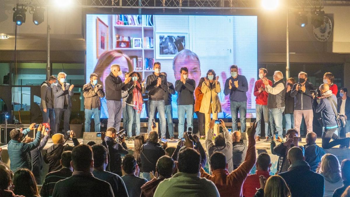 El festejo en Sampacho tras el triunfo de Suárez.
