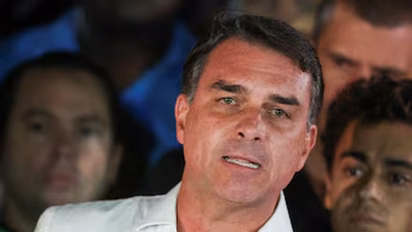 Retienen un avión en Iguazú ante la sospecha de una posible salida de Flávio Bolsonaro hacia EE.UU