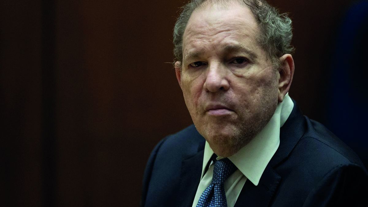 {altText(<p> Estados
Unidos: Harvey
Weinstein, quien fuera una figura dominante en
Hollywood y luego
personificó una cultura de abusos sexuales
generalizada de hombres
poderosos que encendió el movimiento #MeToo, fue
condenado el
jueves a 16 años de prisión por la violación de
una actriz en
2013. </p>,El mundo en imágenes: títulos internacionales de la semana)}