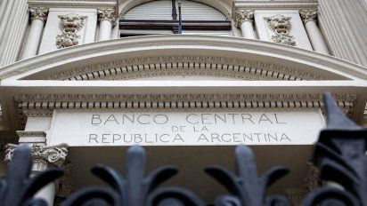 Aseguran que la escalada del dólar se frena con menos déficit fiscal