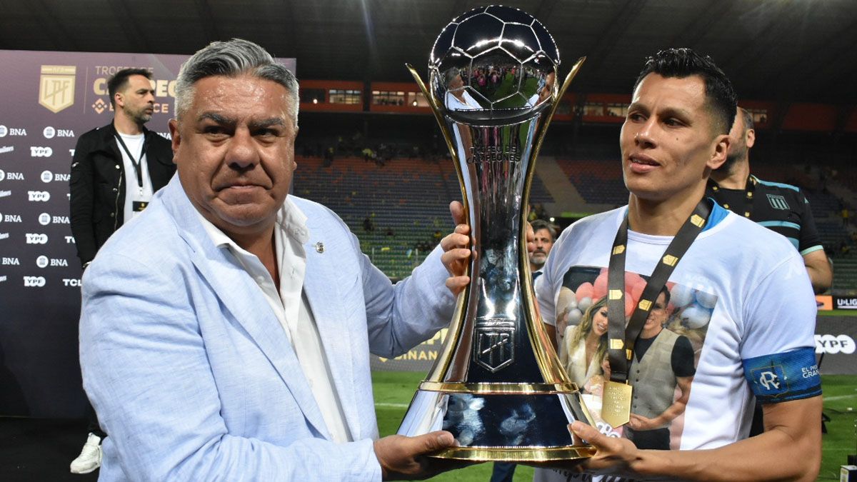 Trofeos De Racing Racing levantó el Trofeo de Campeones en un partido que terminó en ...