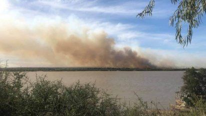 En Rosario volvieron a denunciar quema de pastizales en las islas del Paraná