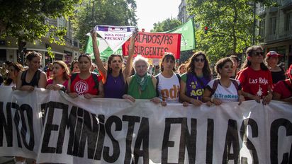 Movimientos feministas marcharon en el Día Mundial contra la Violencia de Género