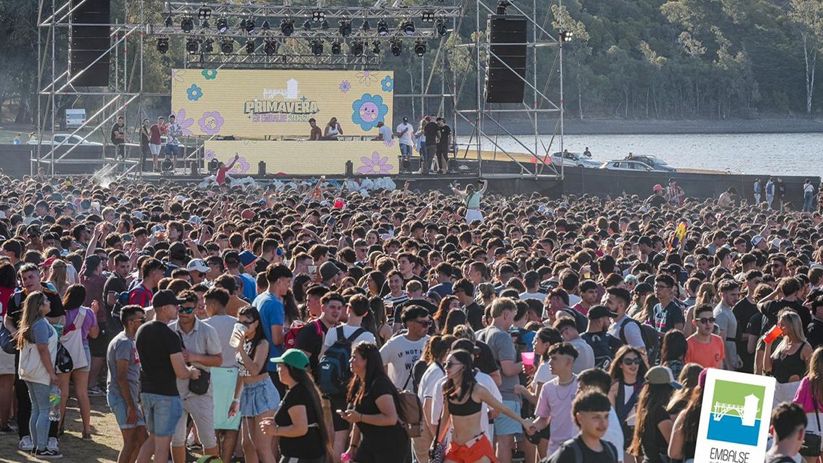 Más de 10 mil chicos en el inicio de la Fiesta de la Primavera de Embalse