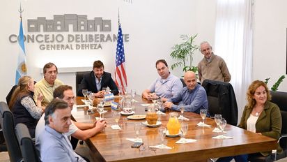 Investigadores de EE.UU. visitan Deheza para conocer sobre la economía regional 