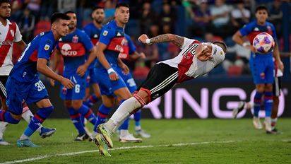 River venció a Tigre como visitante y sueña con pelear el campeonato