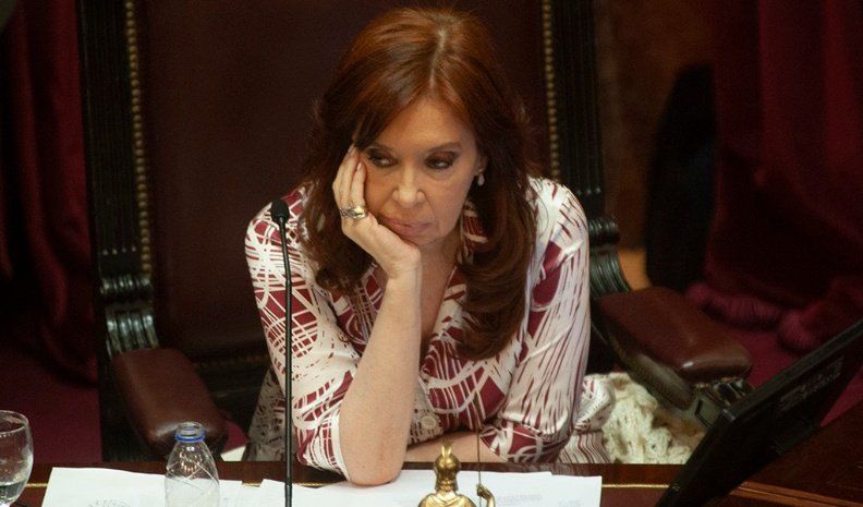 La causa se inició cuando el fiscal Nisman presentó una denuncia por encubrimiento contra funcionarios del gobierno de Cristina Kirchner y la propia ex mandataria.P