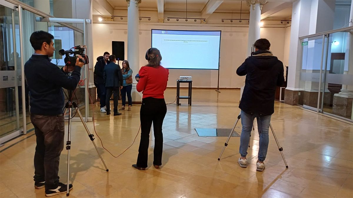 En la Junta Electoral se preparan para empezar a difundir los resultados. Foto: Andrés Oviedo