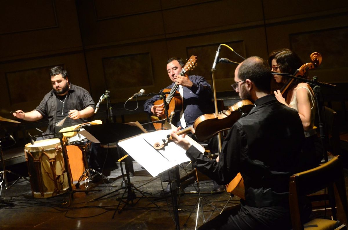 El Ensamble de Música Folklórica Argentina y Latinoamericana de la UNRC se presenta en Banca al Arte.