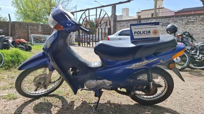 Cuatro detenidos tras el robo de una moto y ataque a móvil policial en barrio San Martín