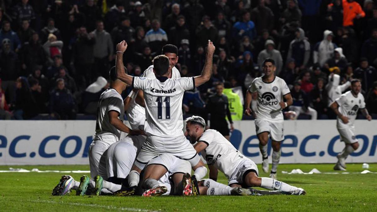 Independiente Rivadavia le ganó 2 a 0 a Huracán en Mendoza