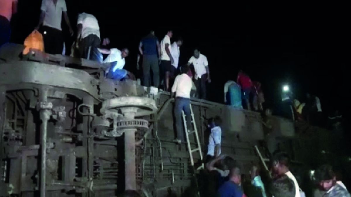 Tragedia ferroviaria en India: al menos 120 personas murieron y 850 resultaron heridas
