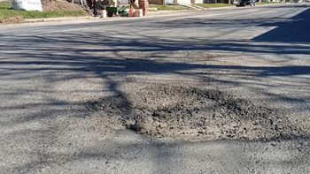 Vecinos del barrio Castelli alertan por el grave estado de las calles y exigen obras definitivas
