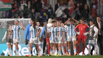 Argentina no pudo con Italia y cayó por 1 a 0 en su debut mundialista