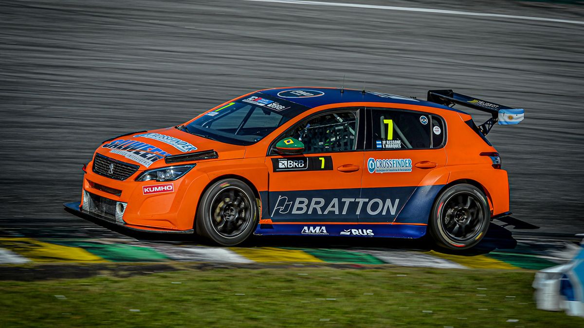 El Peugeot 308 que compartían Juan Pablo Bessone y Facundo Marques. El riocuartense no pudo correr en la final porque Bessone abandono al principio