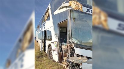 Huinca: susto para un contingente de estudiantes al colisionar un colectivo con una sembradora en la ruta 35