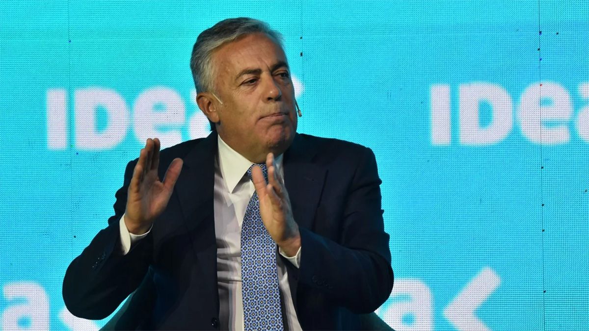 El gobernador de Mendoza, Alfredo Cornejo, cuestionó la organización del fútbol argentino.