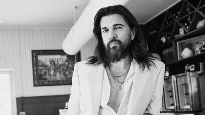 Juanes vuelve a la música de su infancia para un nuevo disco y un documental