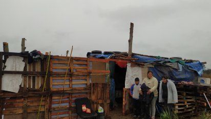 Es madre de cuatro hijos y busca ayuda para techar su vivienda