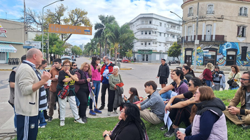 Chocolate, carteles y reclamo: los docentes riocuartenses siguen en lucha por un salario digno