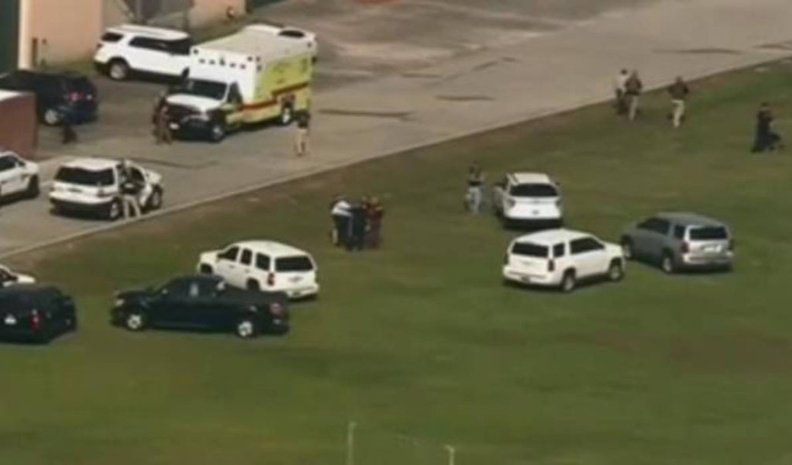 Al menos 8 muertos en un tiroteo en una escuela de Texas