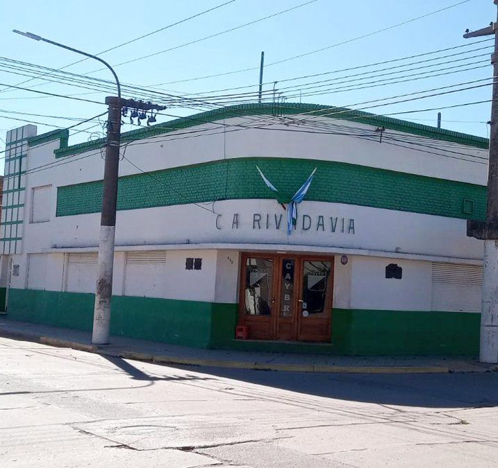 La fachada del Club Atlético Rivadavia de Arroyo Cabral. Una institución con rica historia.