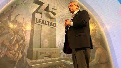 Fernández encabeza el acto del Día de la Lealtad