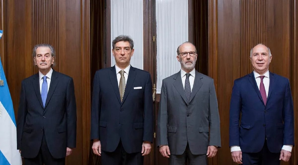 Los cuatro jueces del alto tribunal.