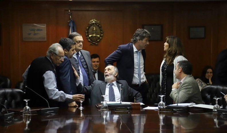 Después de aliarse con Macri, Pichetto faltó a su primera reunión en la Magistratura