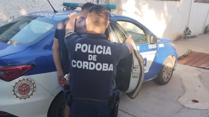 Violentó un vehículo y sustrajo elementos, el propietario lo siguió para recuperar lo robado