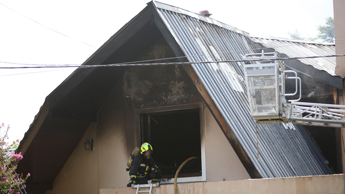 Los bomberos tuvieron una ardua tarea para controlar el siniestro.