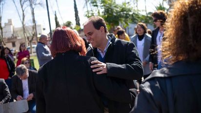 Llamosas encabezó un emotivo acto para homenajear a los maestros