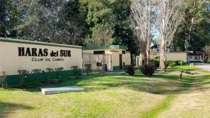 Maniataron a dos familias durante un golpe delictivo en un country de Olmos