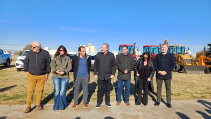 Con duras críticas al gobierno nacional, De Rivas presentó la nueva flota municipal y anunció la licitación de las 100 cuadras