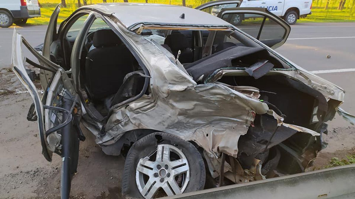 Cinco jóvenes viajaban en el VW Bora que colisionó contra el camión a pocos metros del acceso norte a Deheza.