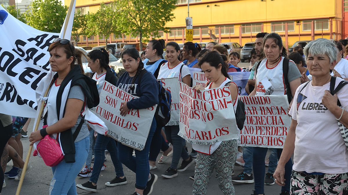 Masiva marcha en defensa de lo público y del Estado. Foto: Estela Zogbe.
