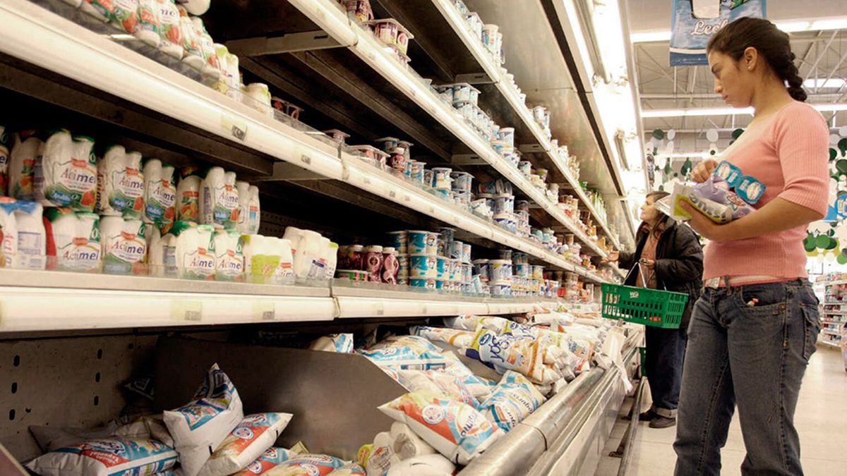 Las heladeras de los lácteos muestran un ritmo en la suba de precios mayor que el de otras góndolas de los supermercados.