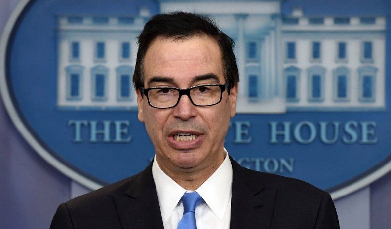 El secretario del Tesoro, Mnuchin, habla durante una sesión informativa en cámara sobre las nuevas sanciones de la administración a Corea del Norte.