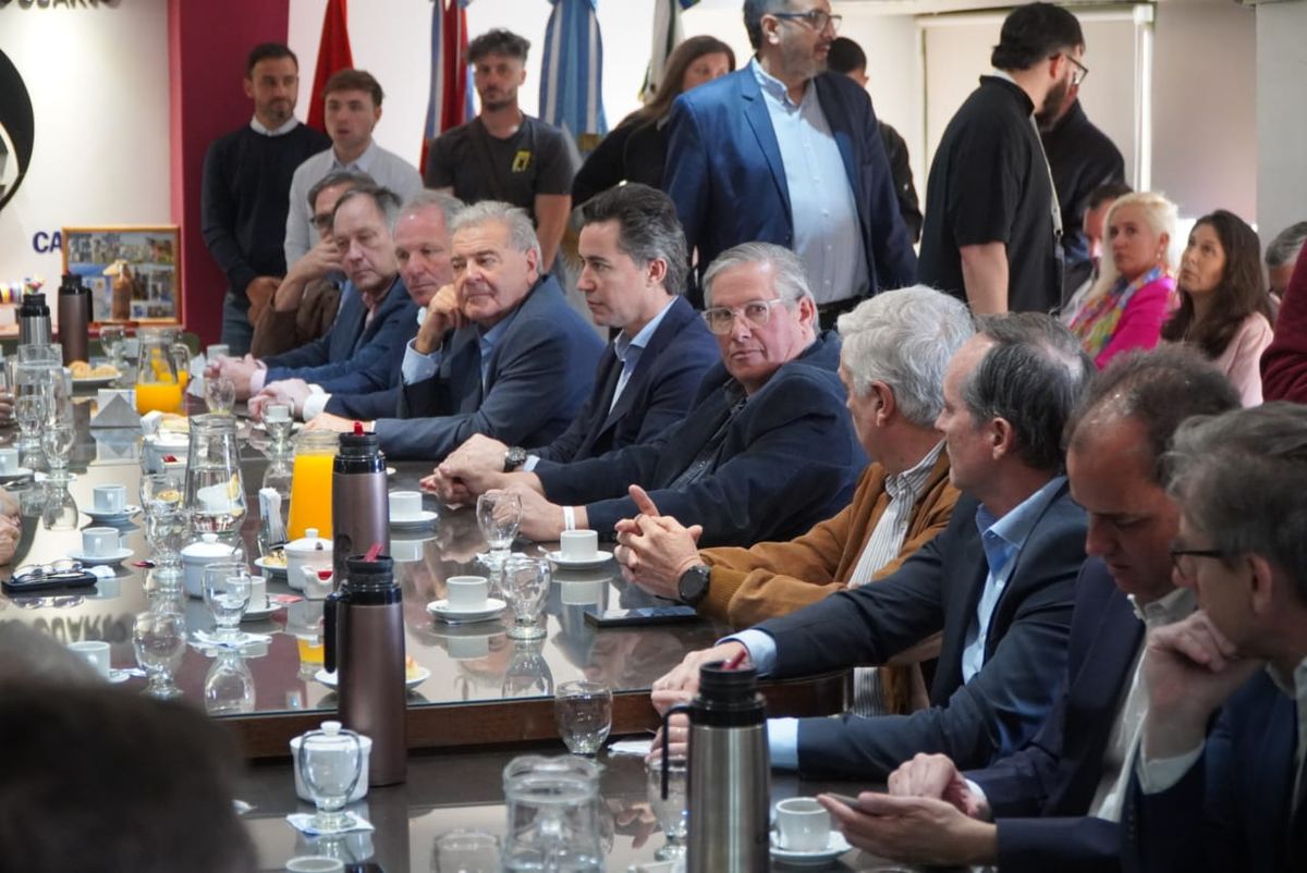 Los gobernadores ya se encuentran en la Sociedad Rural de Río Cuarto