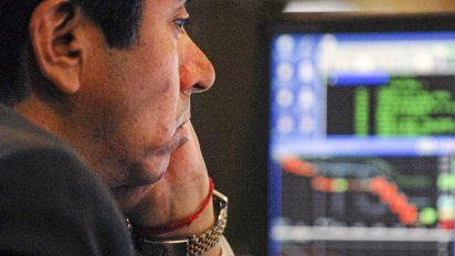 El riesgo país subió a los 1.200 puntos mientras los bonos siguen en caída