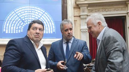 Dan financiación a municipios que tienen deuda en dólares con Enohsa