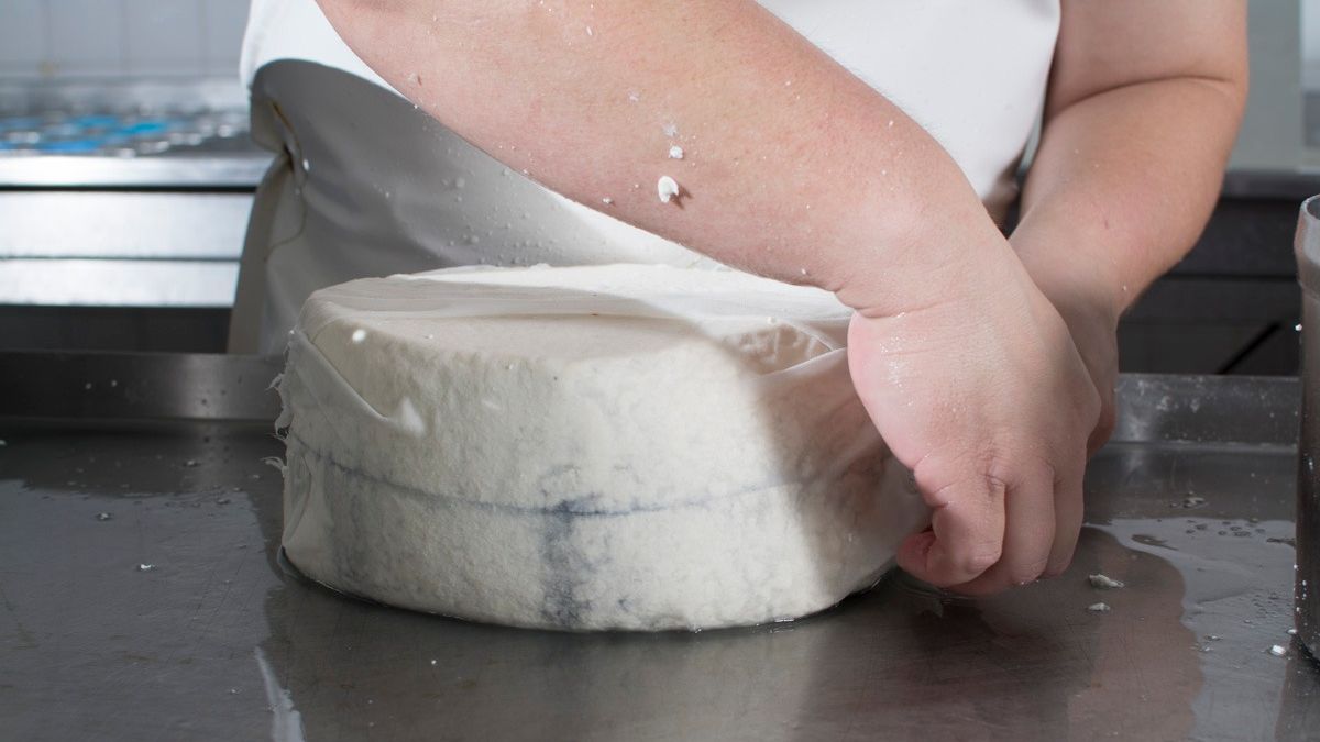 Los quesos se fabrican artesanalmente. Foto: Carla Pintarelli