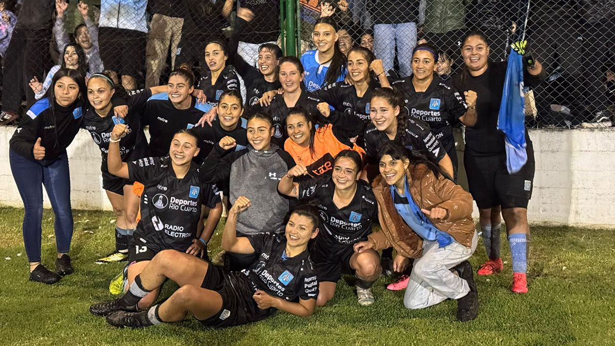 El equipo de Estudiantes de Río Cuarto que venció 1-0 a Banda Norte en el partido de ida en la definición del torneo local