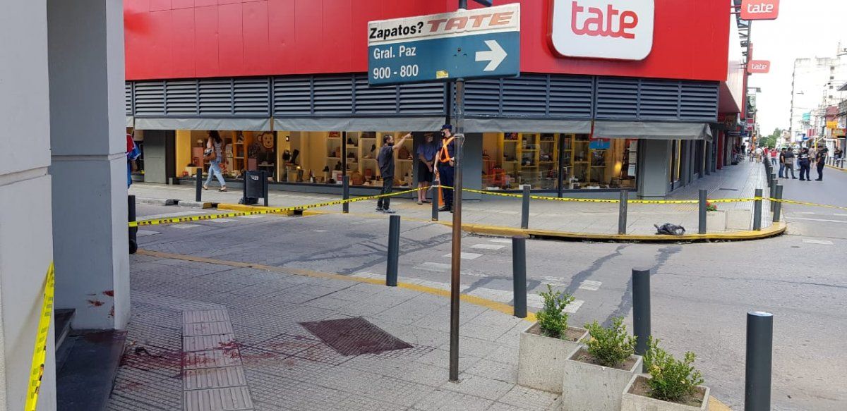 El herido cayó herido en la esquina de Rivadavia y General Paz.