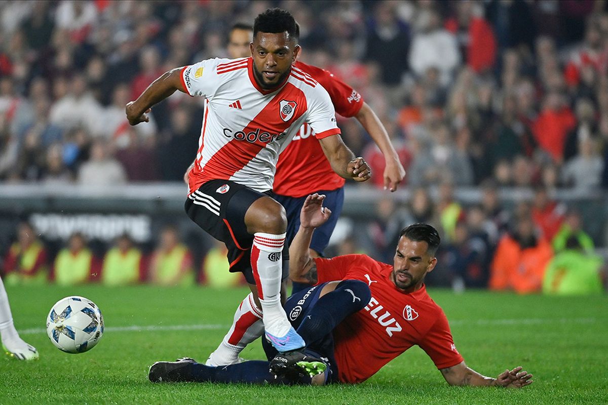 River Plate goleó a Independiente en el Más Monumental y recuperó el  liderazgo