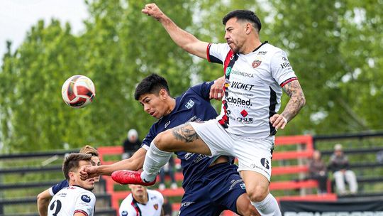 Atenas no pudo de visitante y está obligado a ganar de local para seguir en carrera por el segundo ascenso. Foto: Prensa FADEP.