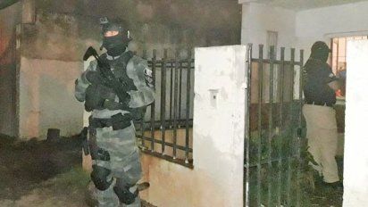Madre e hijos detenidos por vender drogas en barrio Hipódromo
