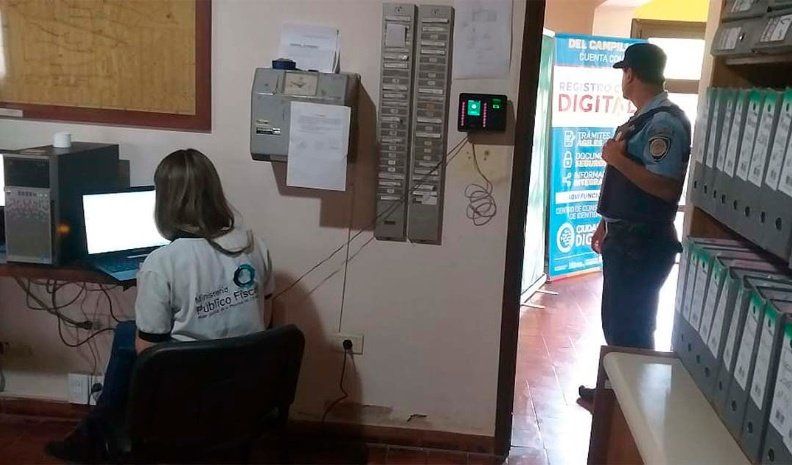 Por varias horas, especialistas en delitos informáticos estuvieron trabajando en las computadoras de la Municipalidad.