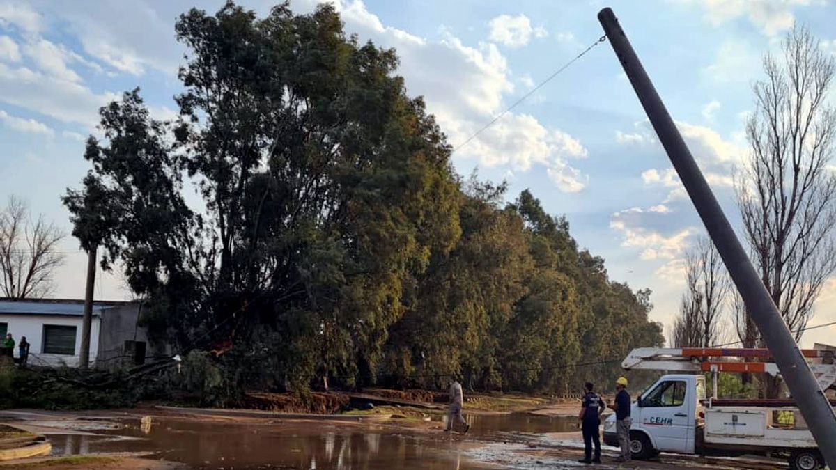 Por los daños en el tendido eléctrico un sector de Huinca estaba anoche sin luz.