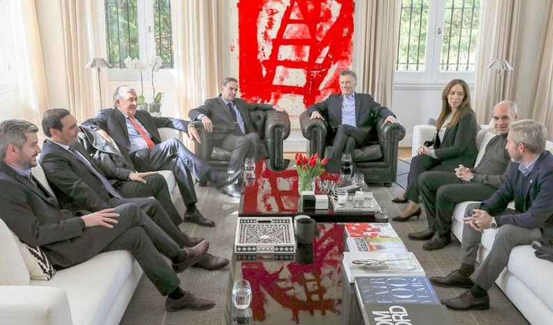 El presidente Mauricio Macri recibió ayer en Olivos a los gobernadores oficialistas.